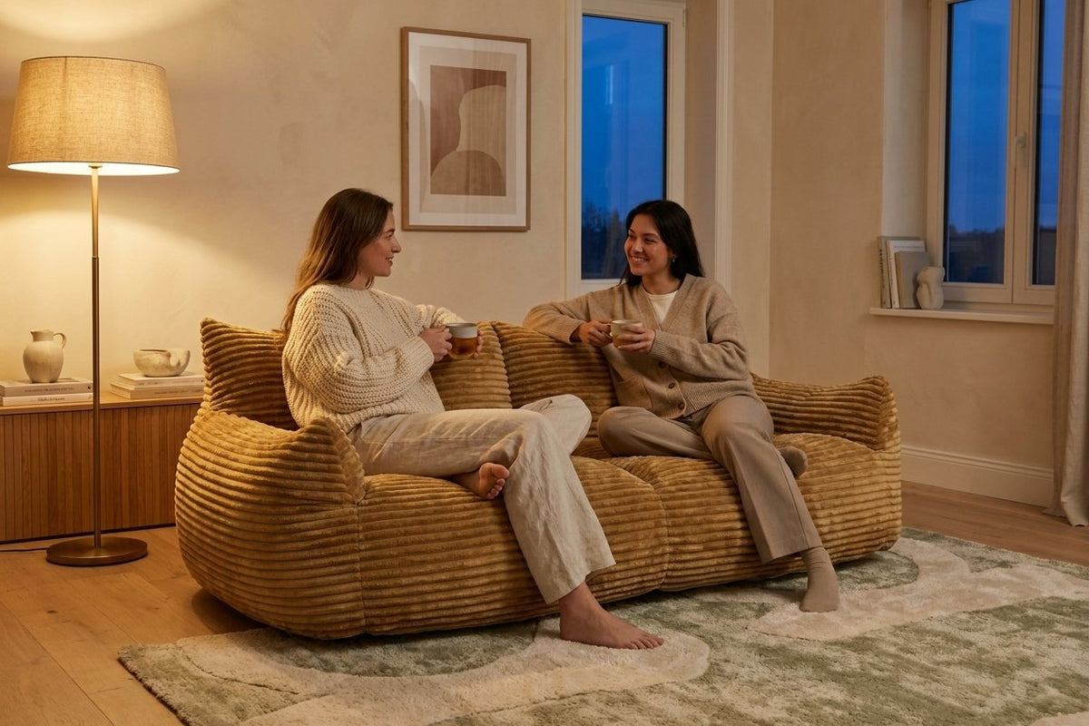 Moment thé sur le canapé pouf Pola Duo caramel