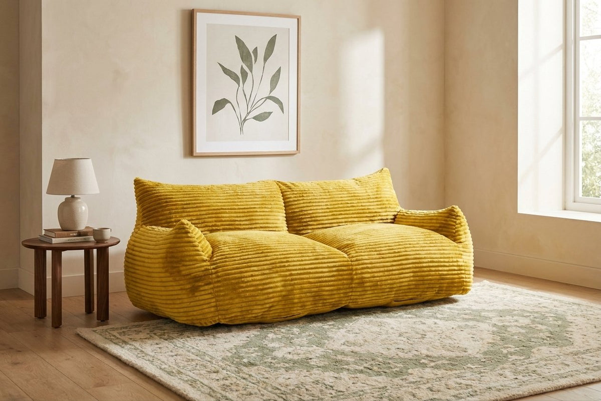 Canapé pouf Pola Duo moutarde dans un salon lumineux