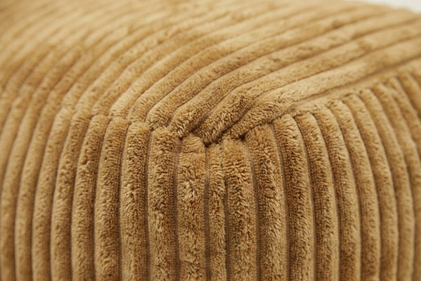 Pola caramel avec ottoman, détail du velours côtelé